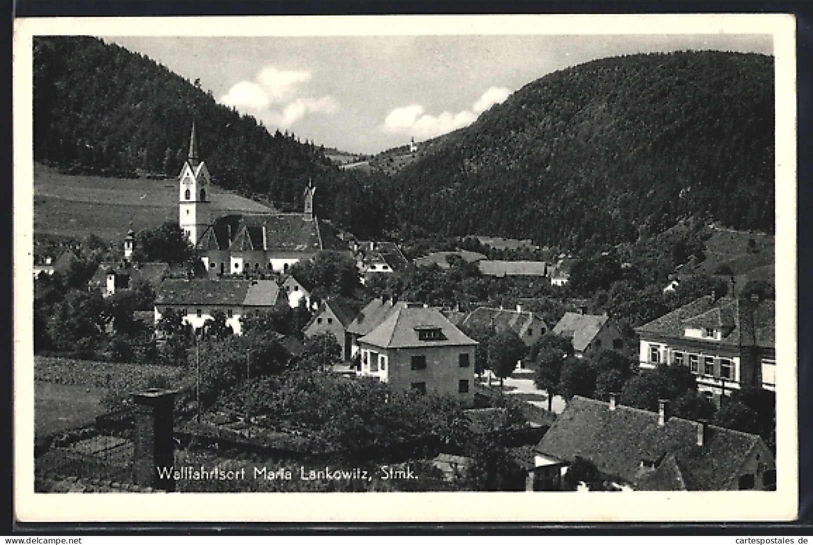 AK Maria Lankowitz /Stmk., Strassenpartie mit Kirche