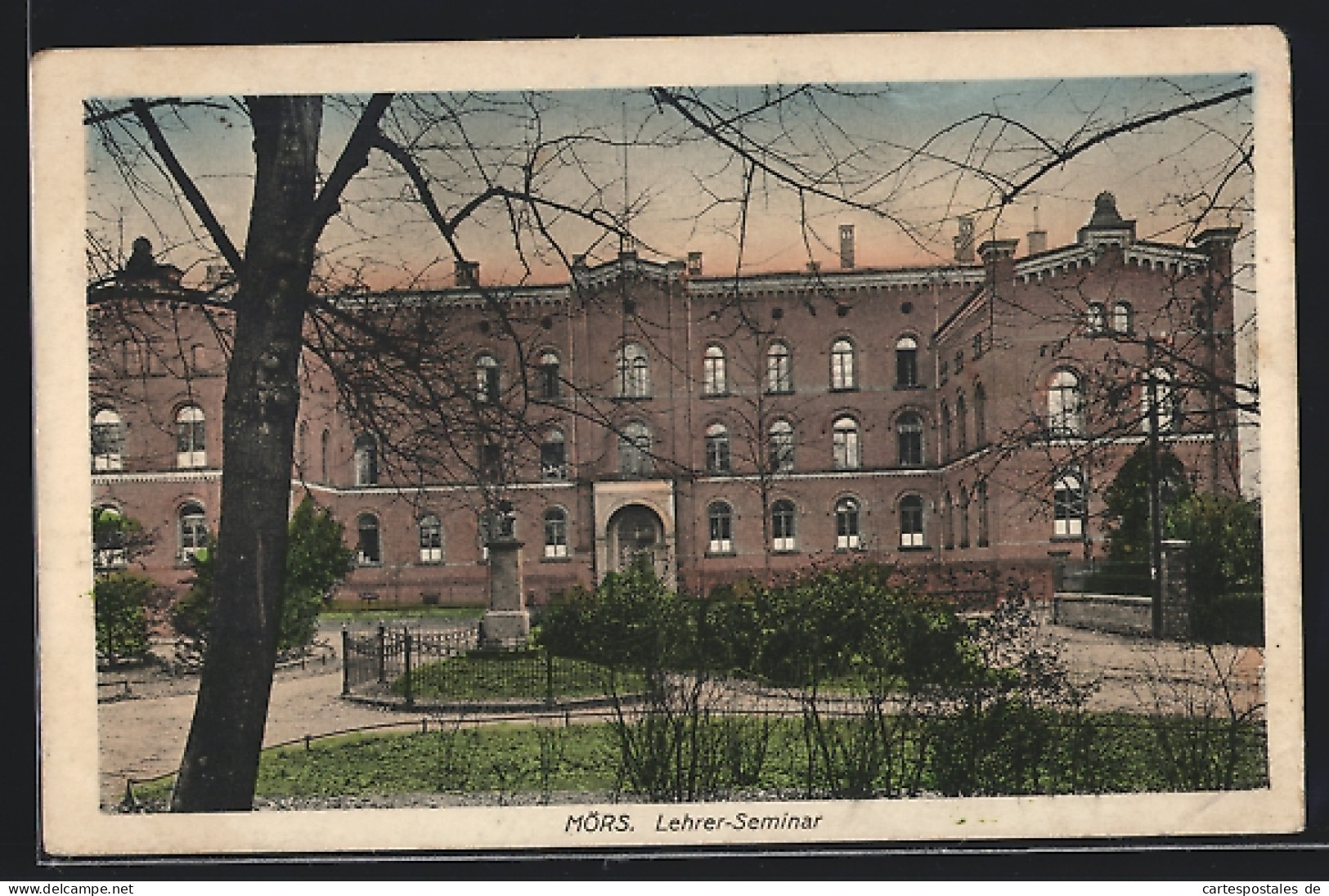 AK Mörs, Lehrer Seminar mit Denkmal