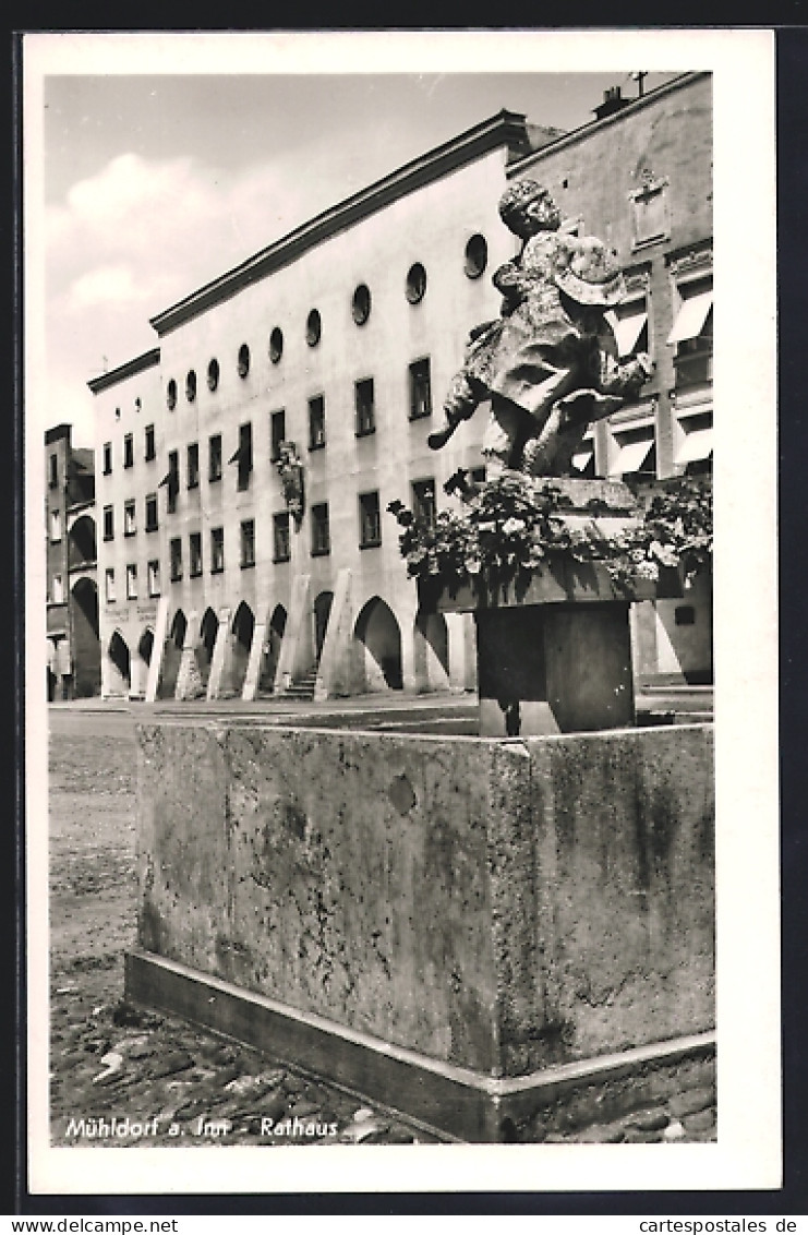 AK Mühldorf a. Inn, Rathaus mit Brunnen