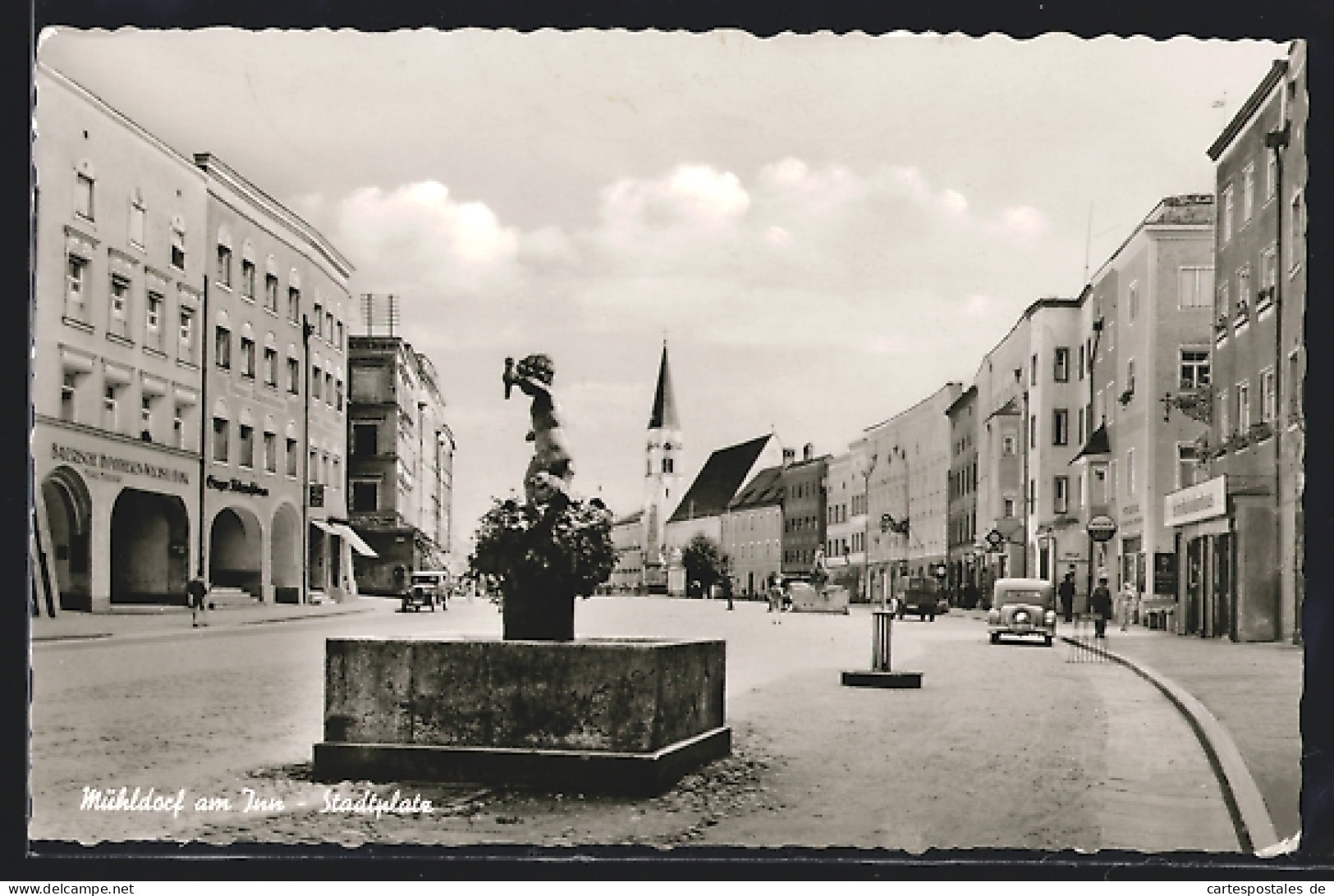 AK Mühldorf, Stadtplatz mit Brunnen