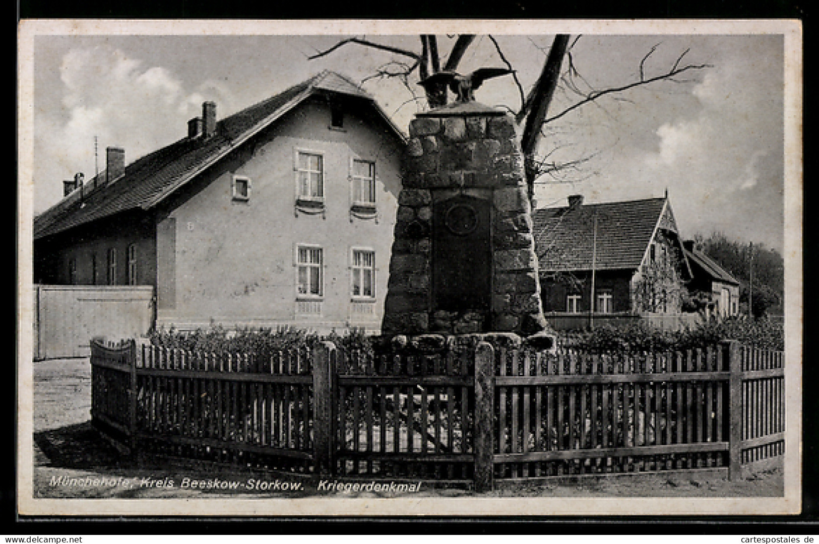 AK Münchehofe / Königs Wusterhausen, Blick auf das Kriegerdenkmal