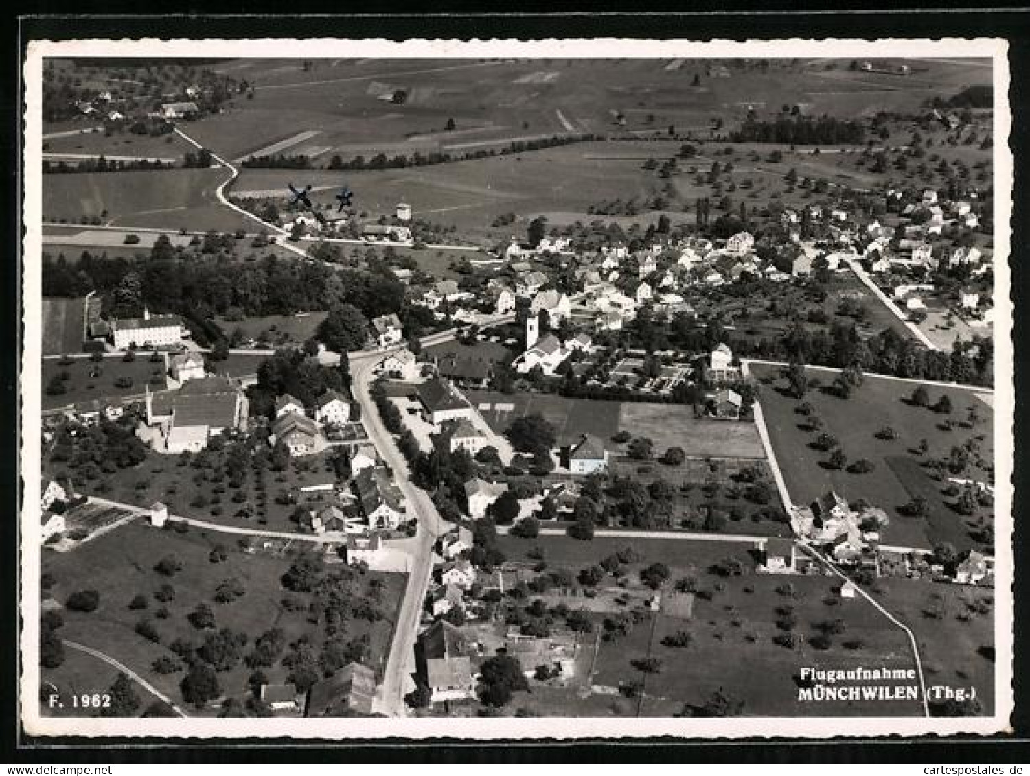 AK Münchwilen /Thg., Fliegeraufnahme des Ortes mit Kirche