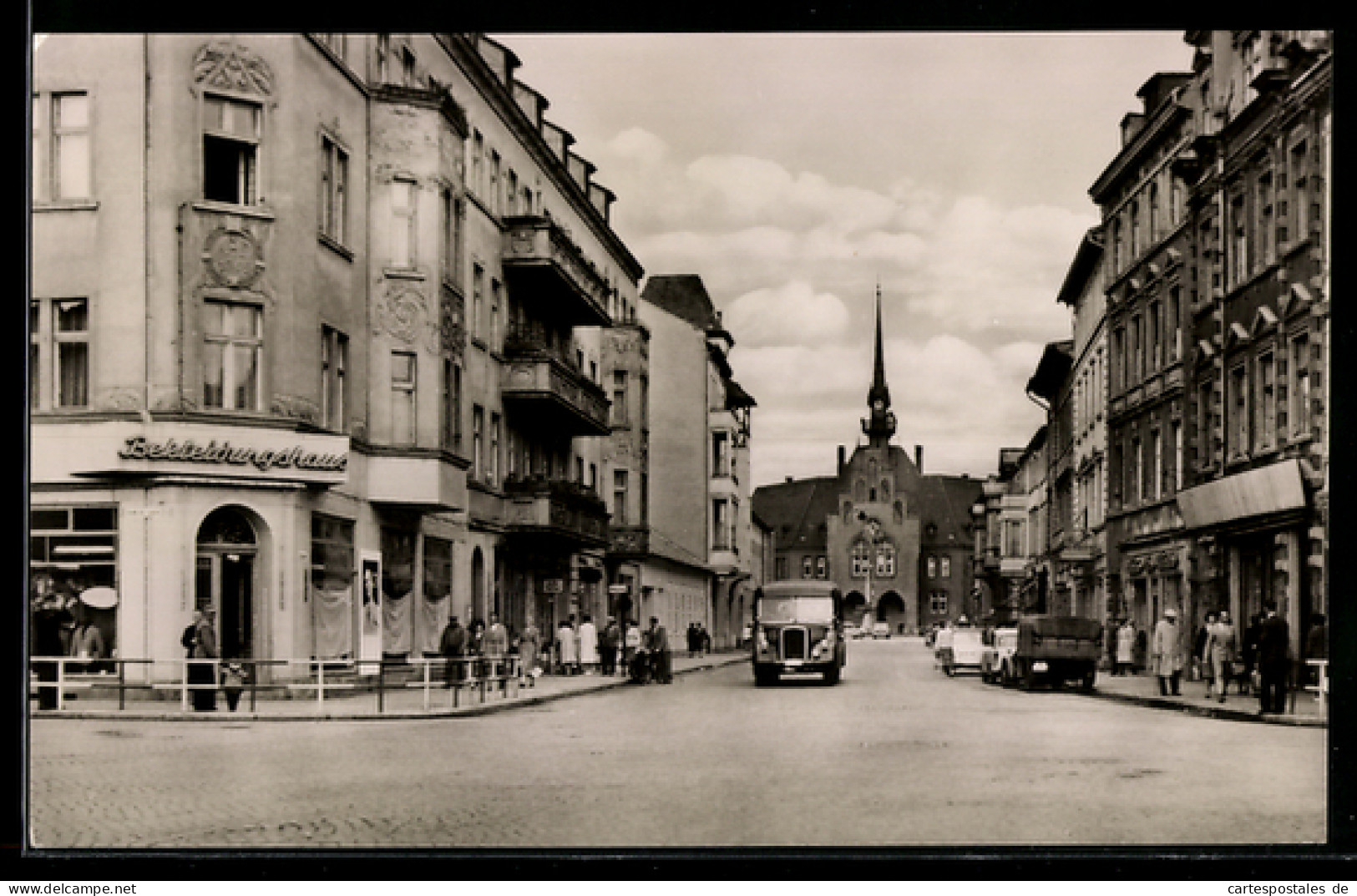 AK Nauen, Berliner Strasse am Bekleidungshaus