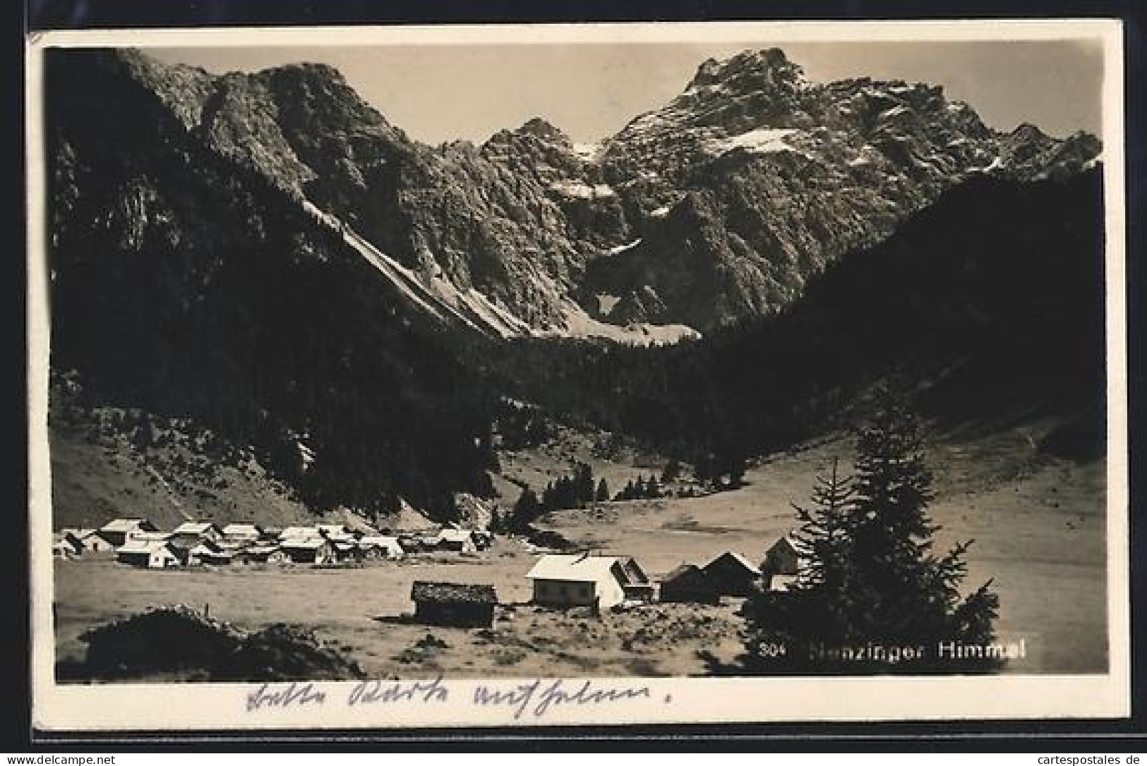 AK Nenzing, Bergtal mit Gehöften und schroffem Gebirgspanorama