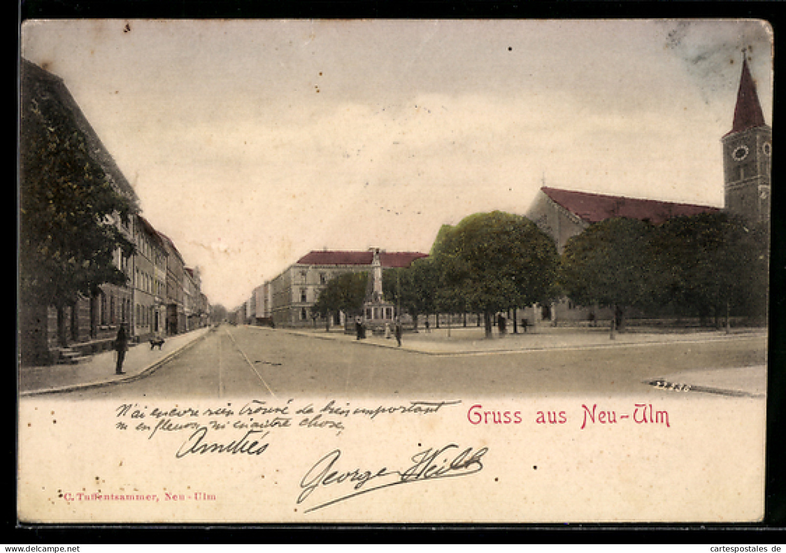 AK Neu-Ulm, Strassenansicht mit Denkmal und Kirche
