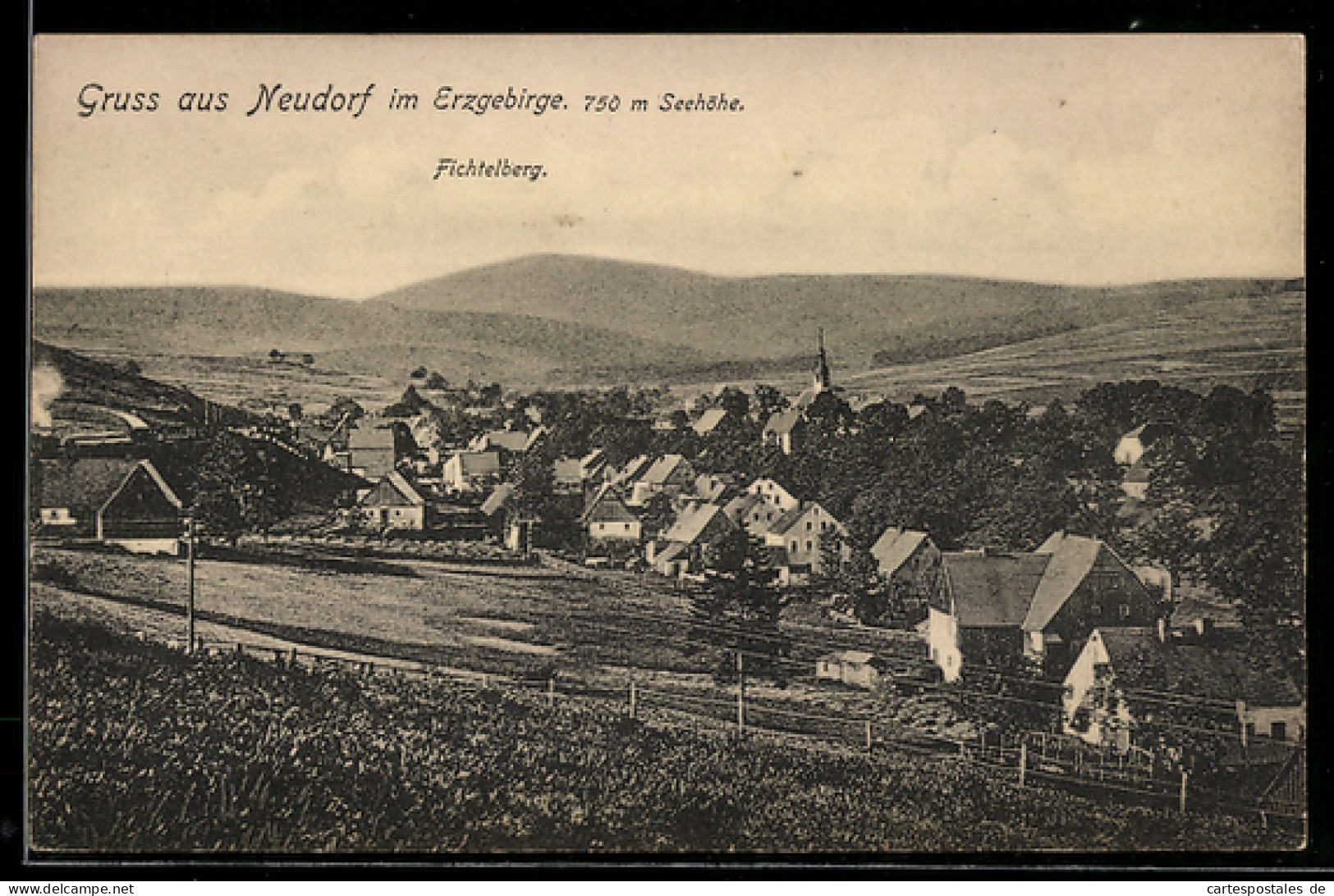 AK Neudorf im Erzgebirge, Ortsansicht mit Fichtelberg