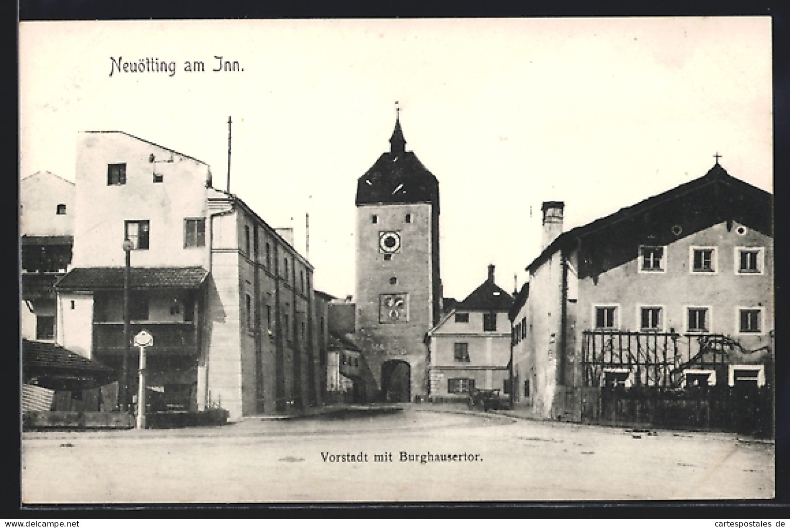 AK Neuötting am Inn, Vorstadt mit Burghausertor