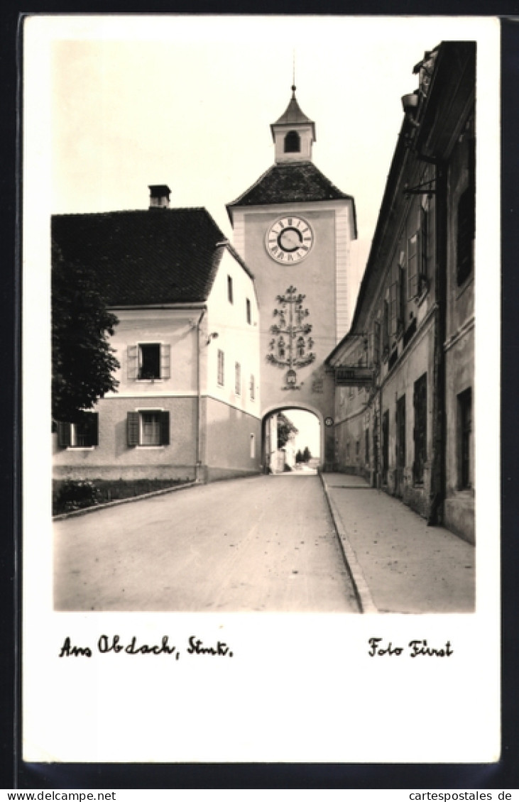AK Obdach /Stmk., Am Obdach, Torturm mit Uhr und Durchfahrt