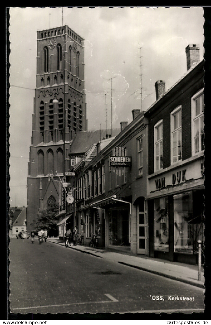 AK Oss, Kerkstraat met winkels en kerktoren