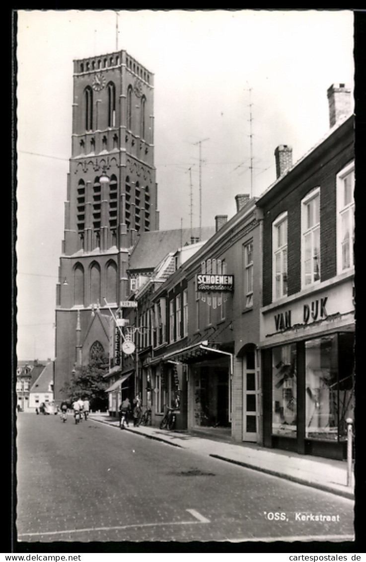AK Oss, Kerkstraat, zicht op kerktoren en winkelstraat