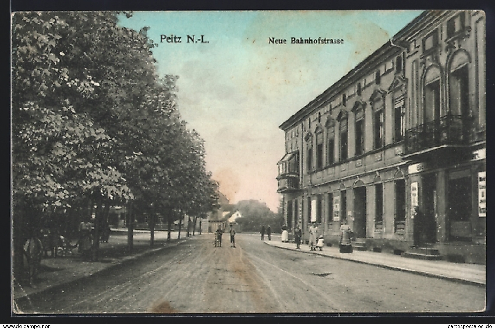 AK Peitz /N.-L., Neue Bahnhofstrasse mit Bäckerei