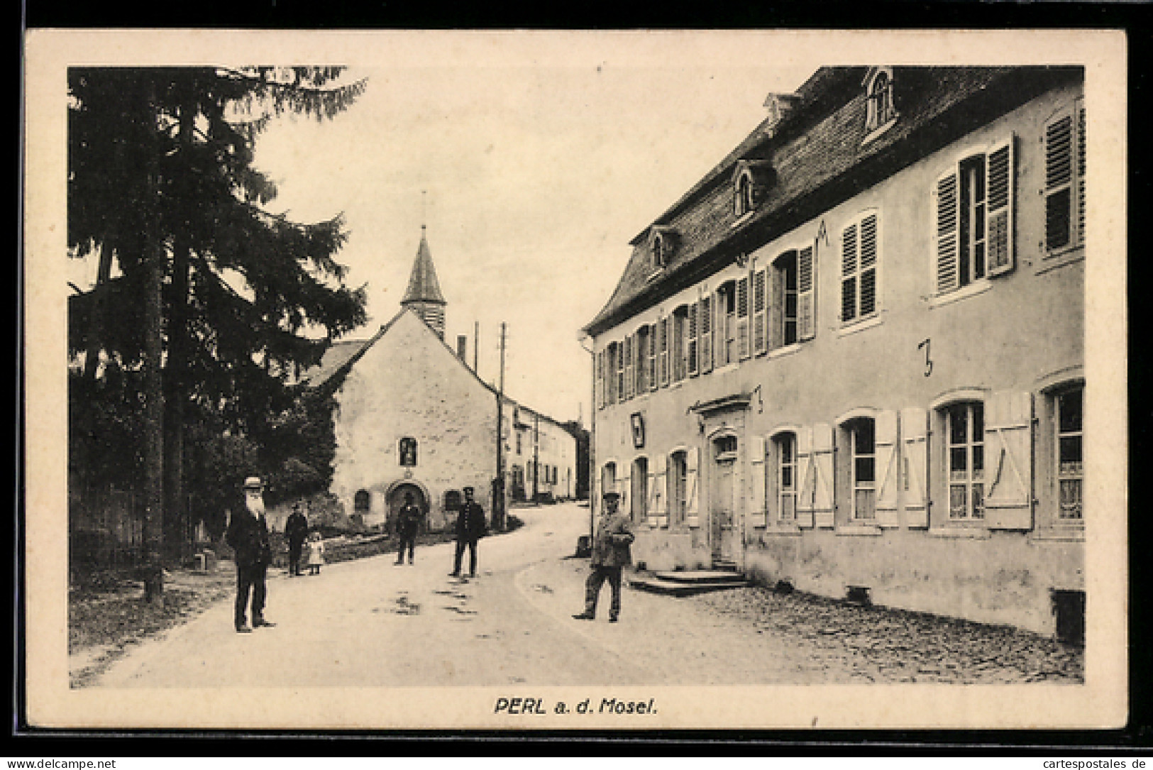 AK Perl a. d. Mosel, Strassenpartie mit Anwohnern