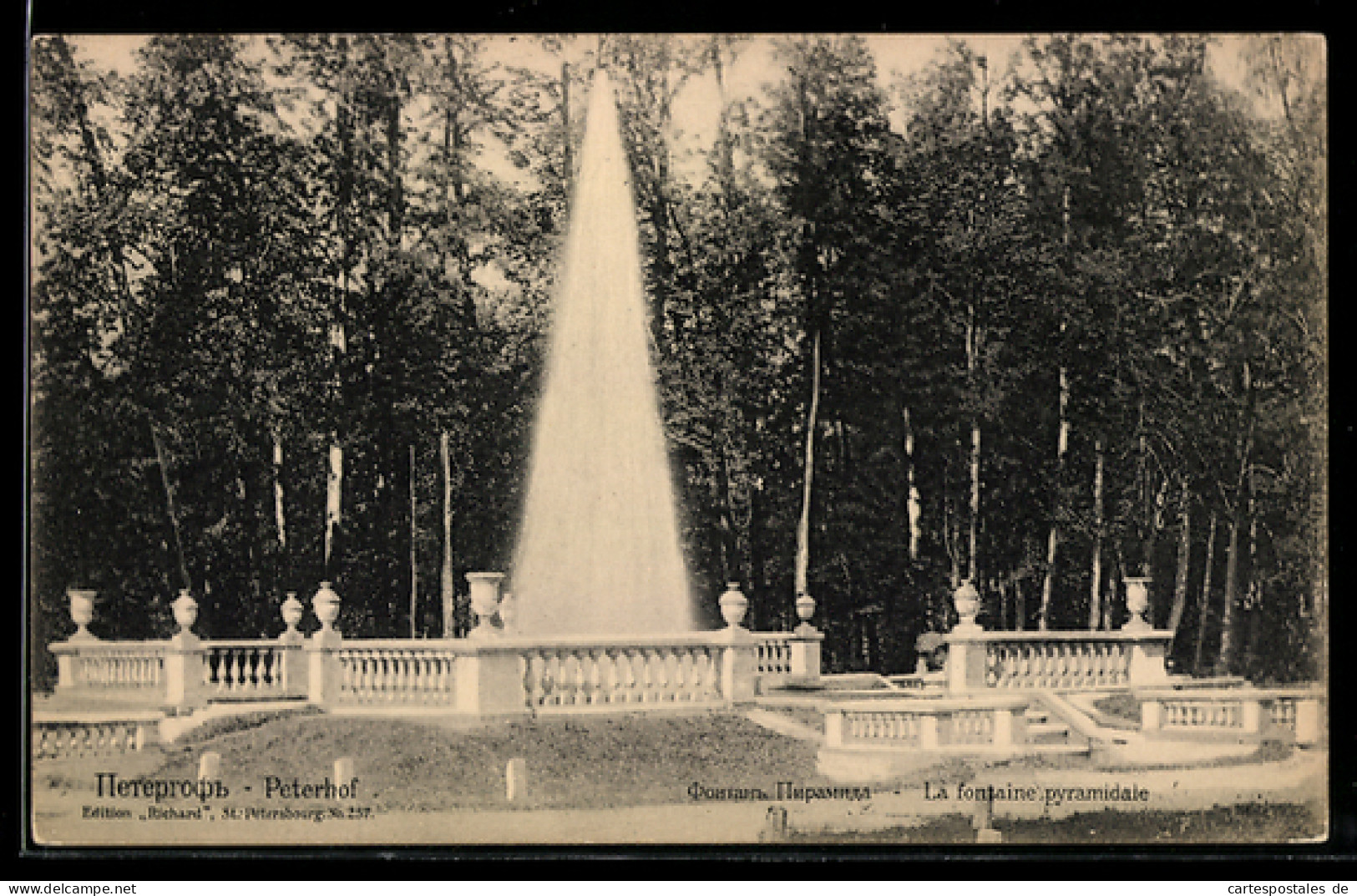 AK Peterhof, Pyramiden-Fontäne