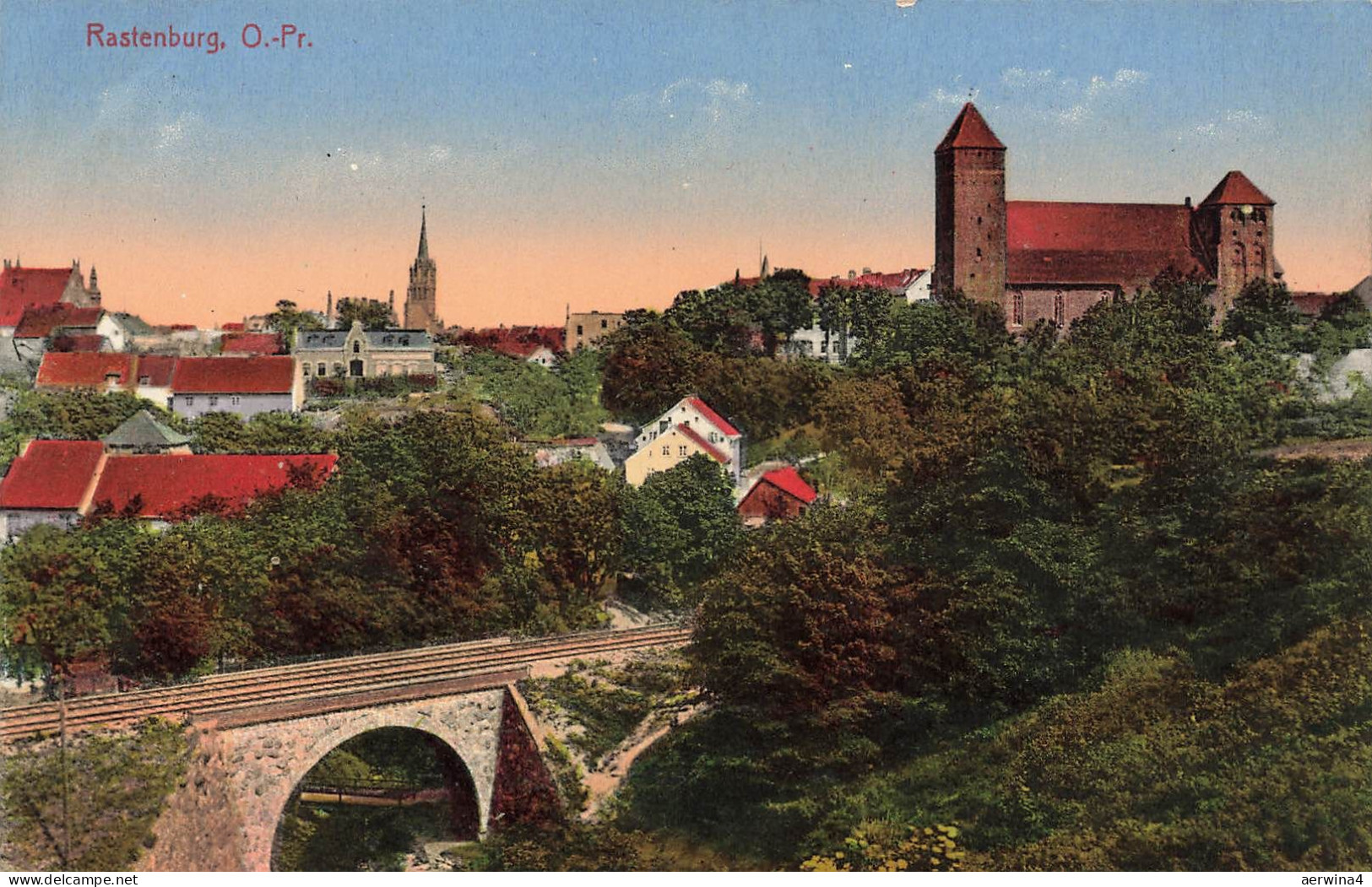 AK Rastenburg Ortsansicht Kirche Brücke Ostpreussen ungelaufen Postkarte
