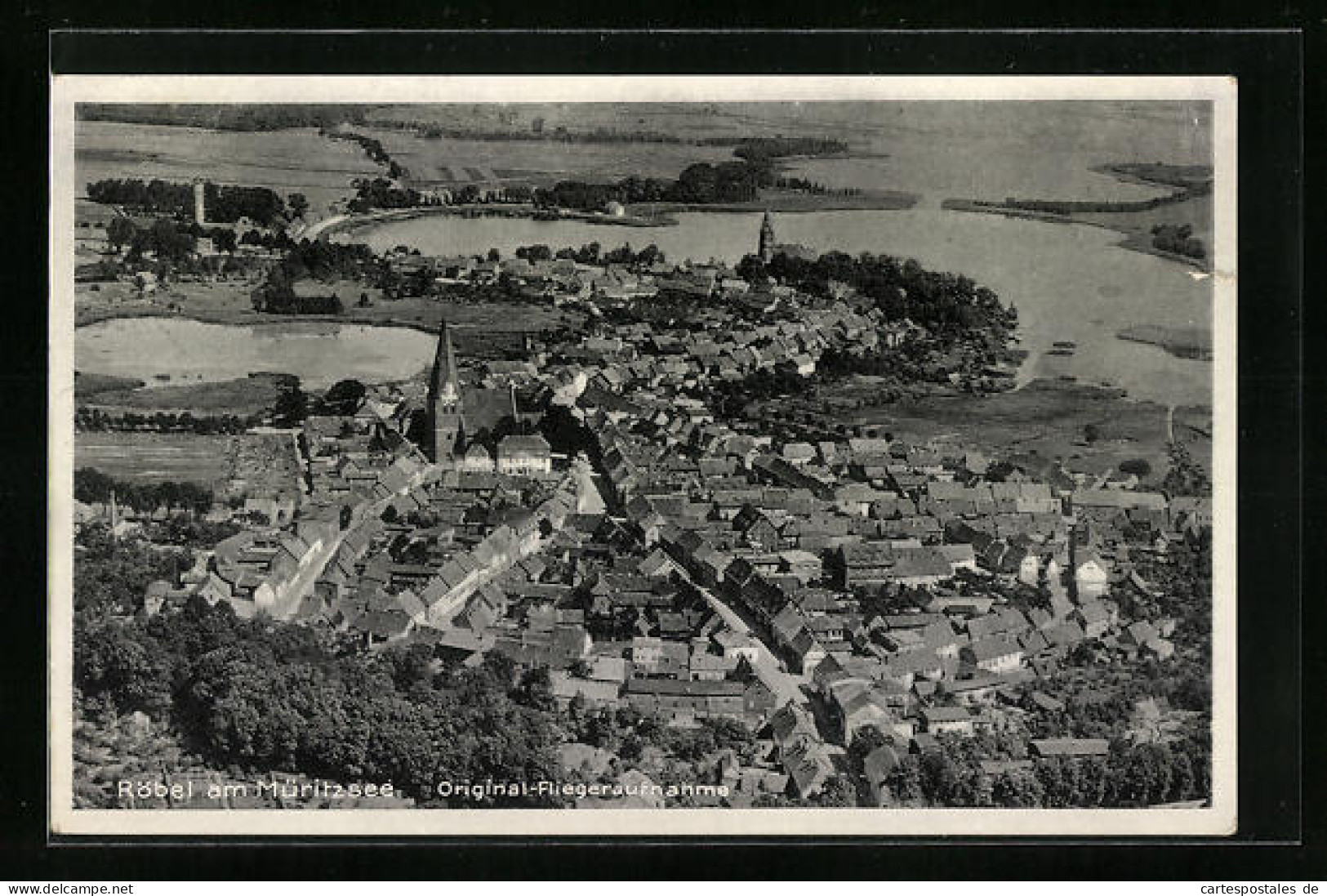 AK Röbel am Müritzsee, Teilansicht mit Kirche, Fliegeraufnahme