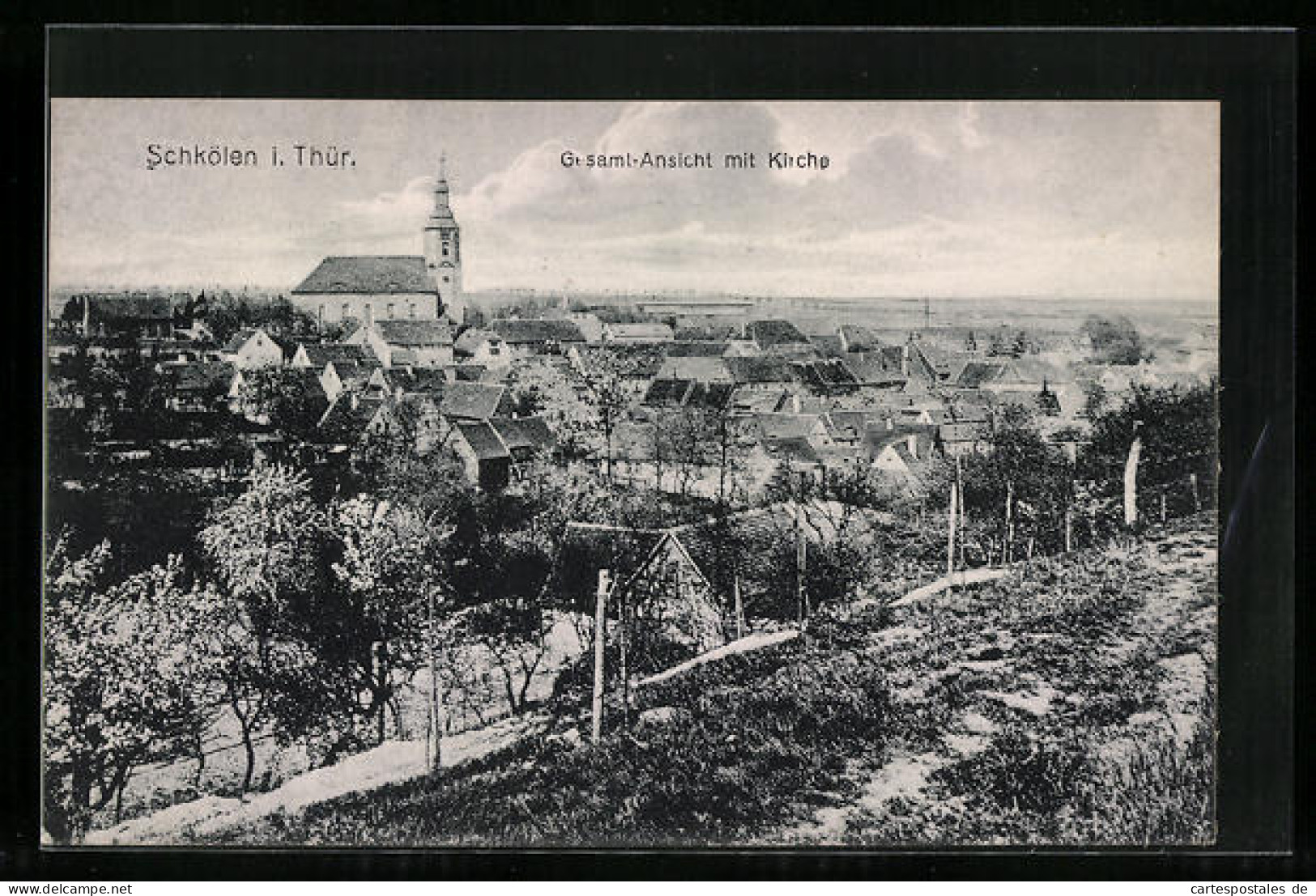 AK Schkölen i. Th., Gesamtansicht mit Kirche