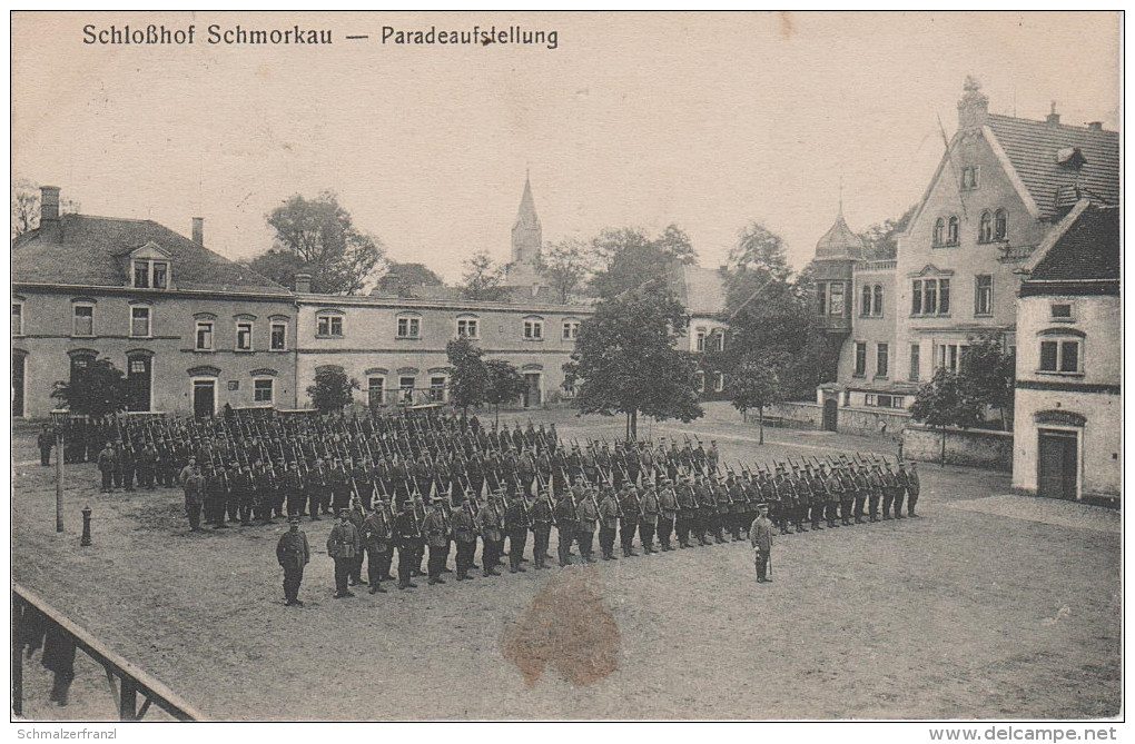AK Schloss Schmorkau Schlosshof Paradeaufstellung Militär Parade bei Königsbrück Kamenz Neukirch Schwepnitz Feldpost