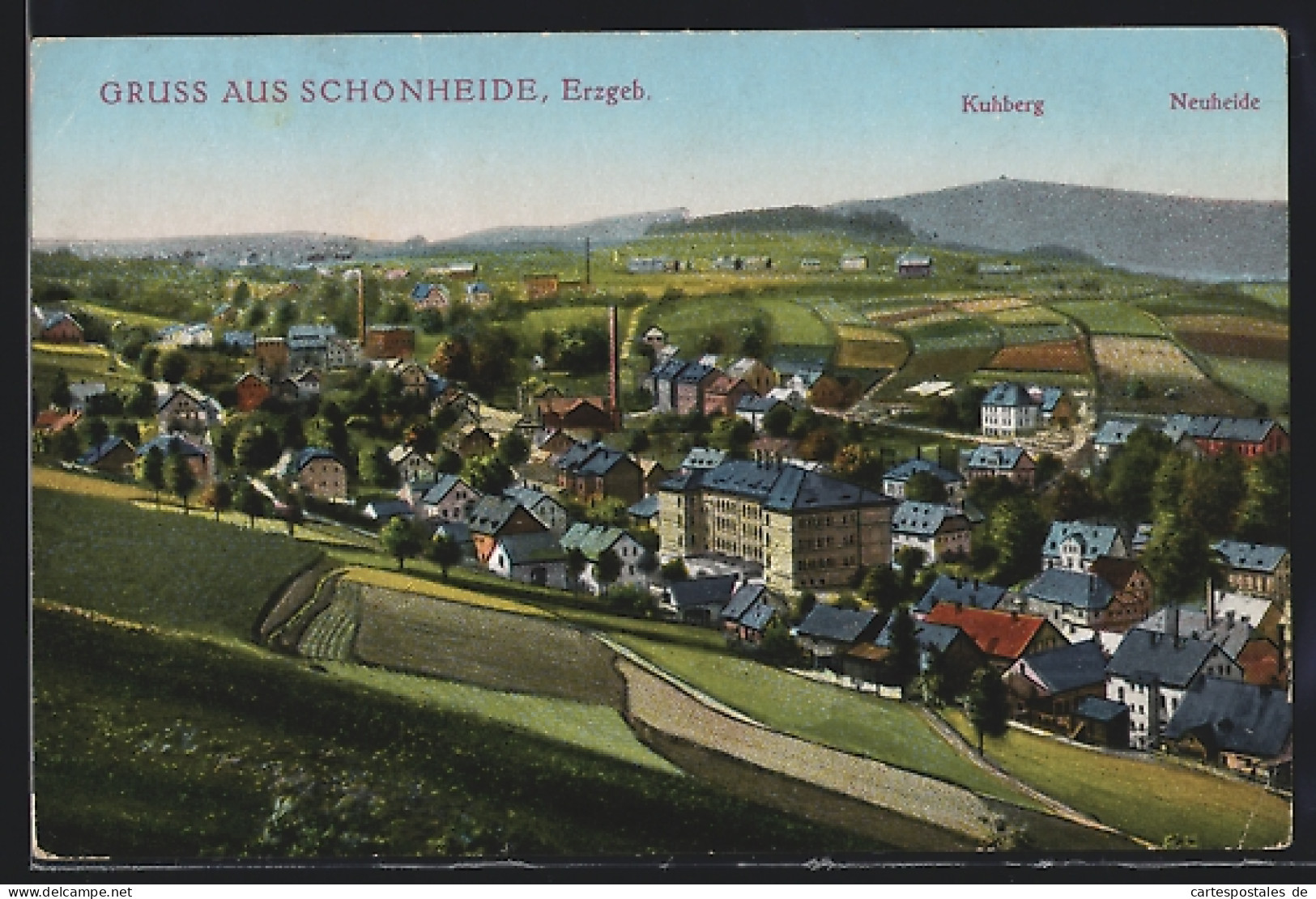 AK Schönheide /Erzgebirge, Ortsansicht mit Kuhberg und Neuheide