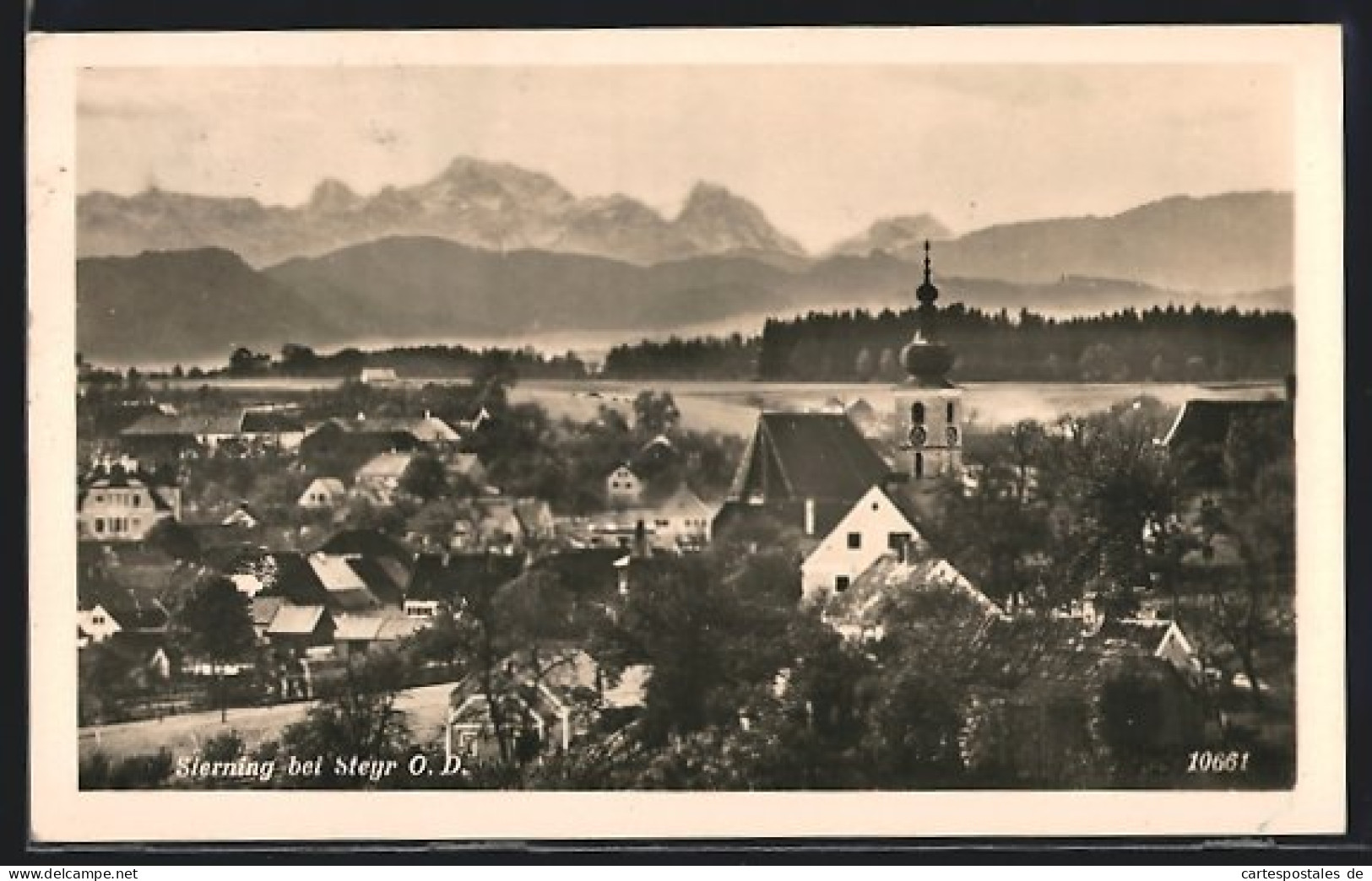 AK Sierning bei Steyr, Ortsansicht mit Kirche, im Hintergrund die Alpen