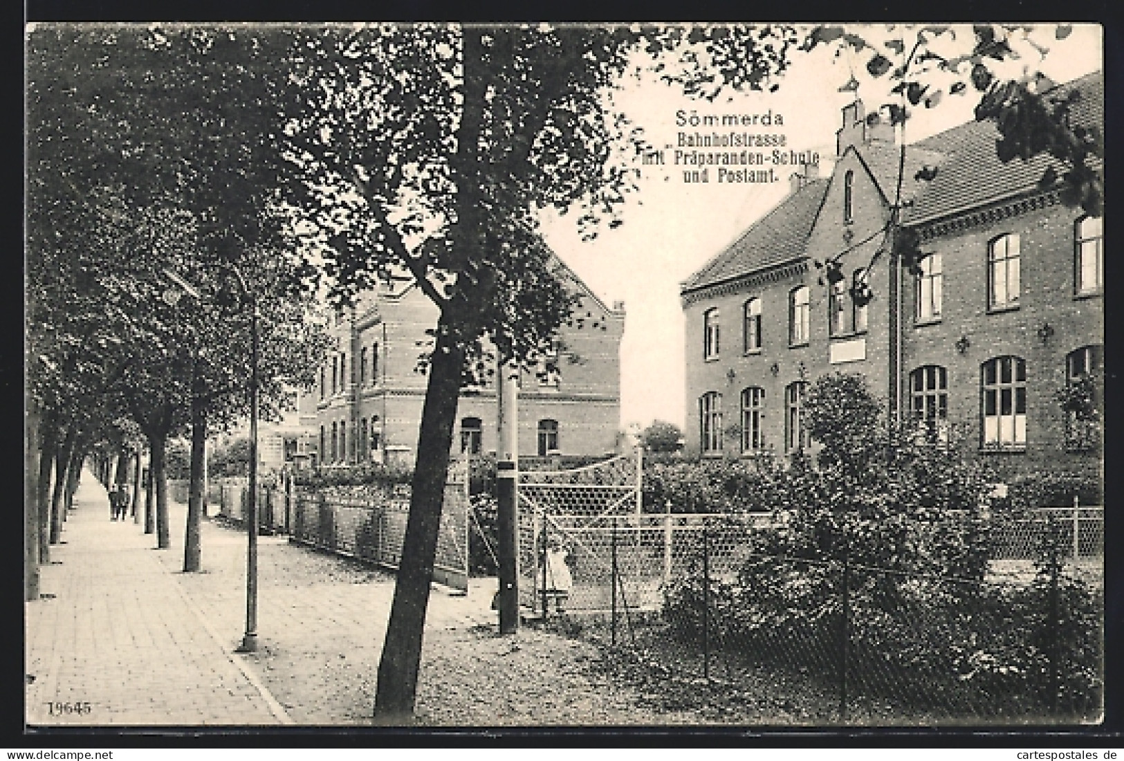 AK Sömmerda, Bahnhofstrasse mit Präparanden-Schule und Postamt