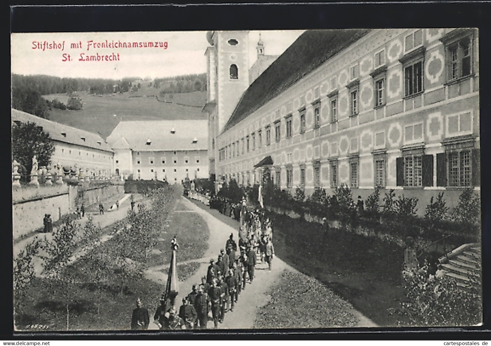 AK St. Lambrecht, Stiftshof mit Fronleichnamsumzug