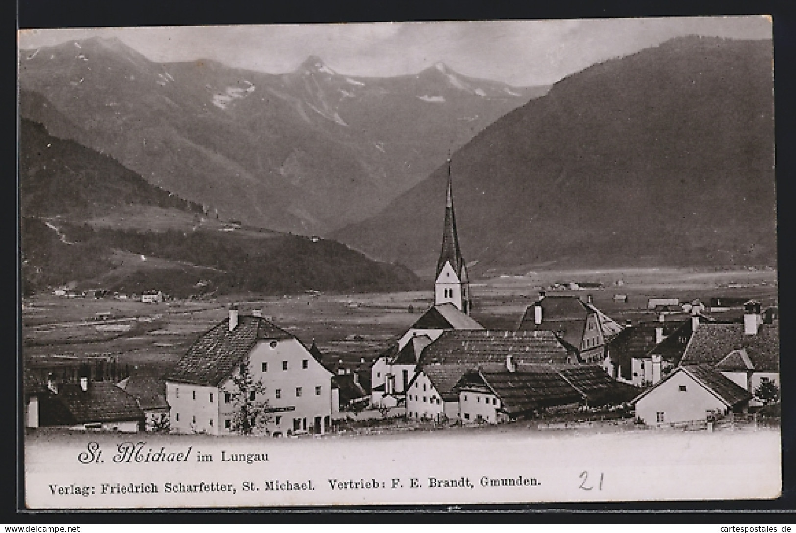 AK St. Michael im Lungau, Gesamtansicht mit Kirche und Gebirgswand