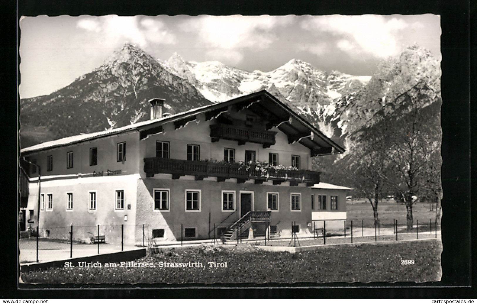 AK St. Ulrich am Pillersee, Gasthof Strasswirth vor Gebirgspanorama