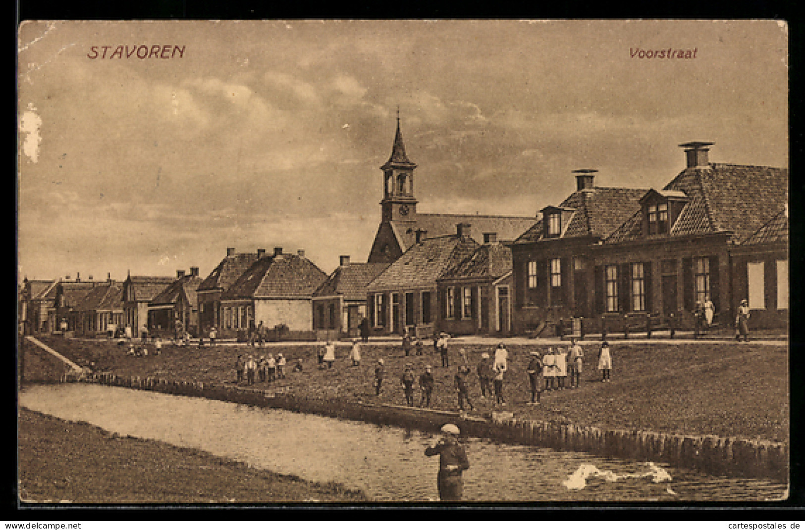 AK Stavoren, Voorstraat met kerk en kade