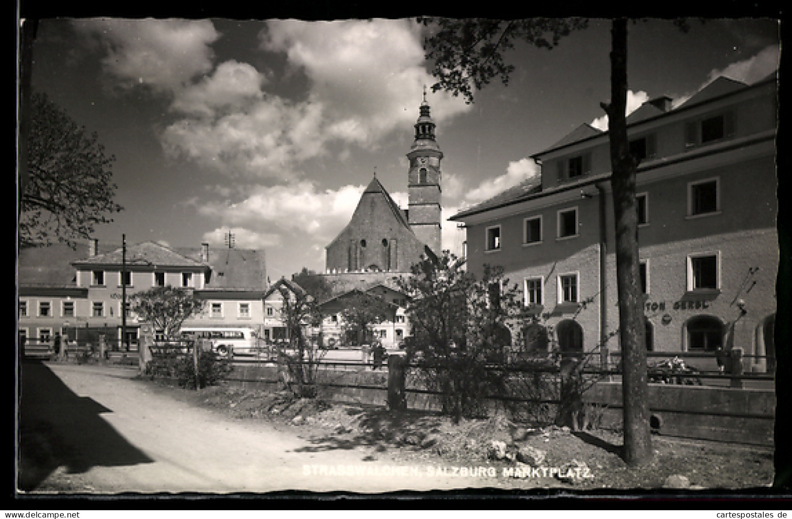 AK Strasswalchen /Salzburg, Marktplatz mit Kirche