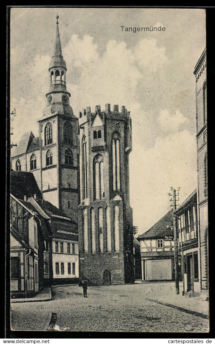 AK Tangermünde, die Kirche hinter dem Eulenturm