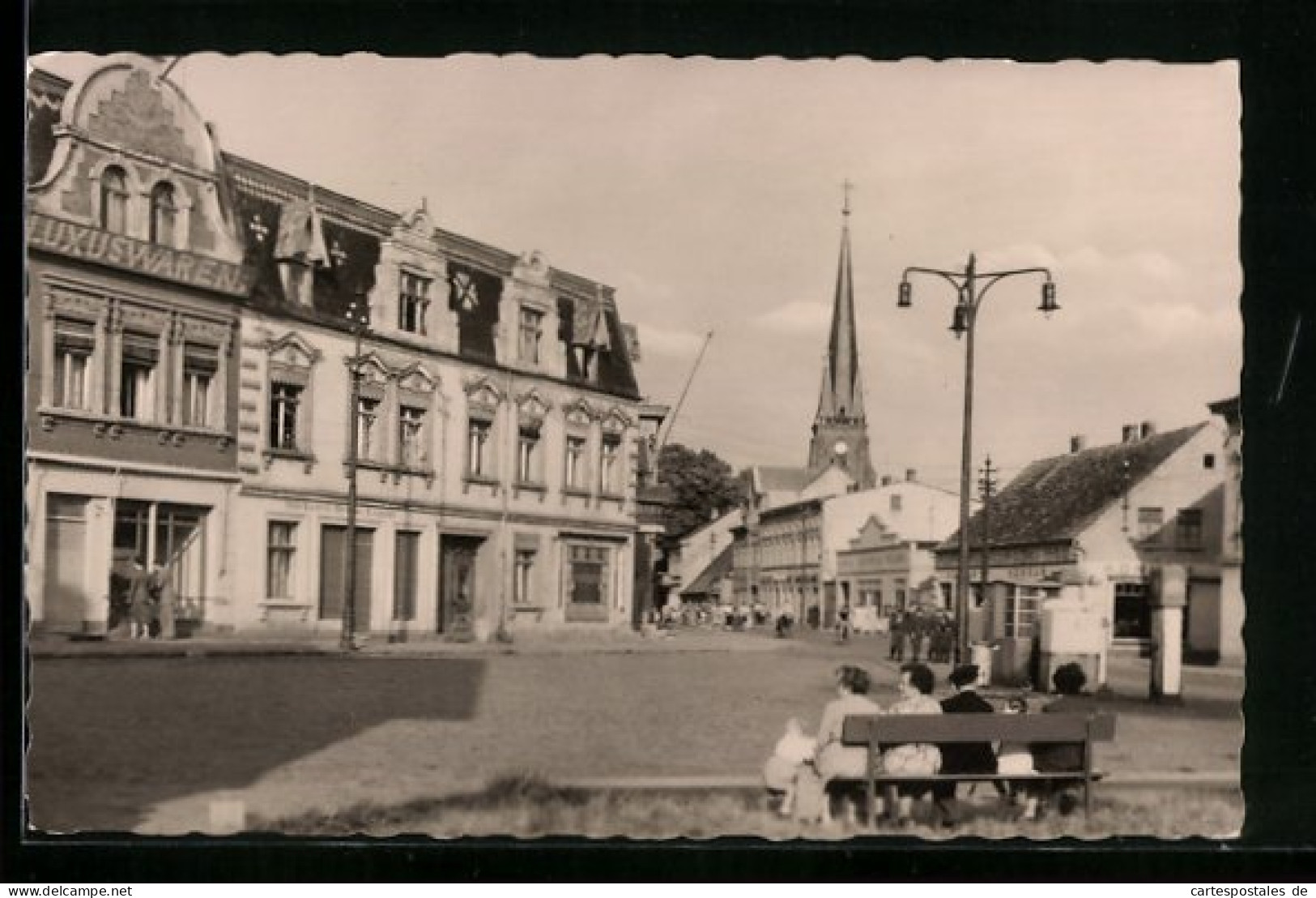 AK Torgelow /Krs. Ückermünde, Luxuswarengeschäft und Kirche am kleinen Markt