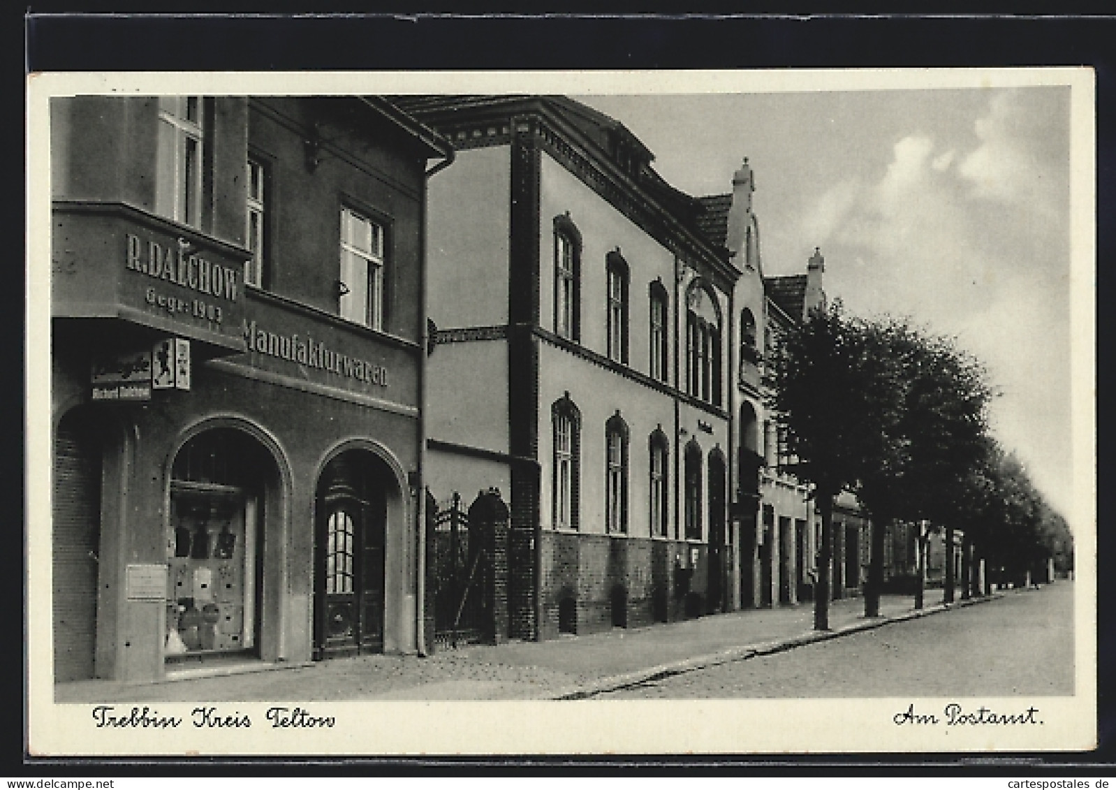 AK Trebbin /Kr. Teltow, Manufakturwaren R. Dalchow und Postamt mit Strasse