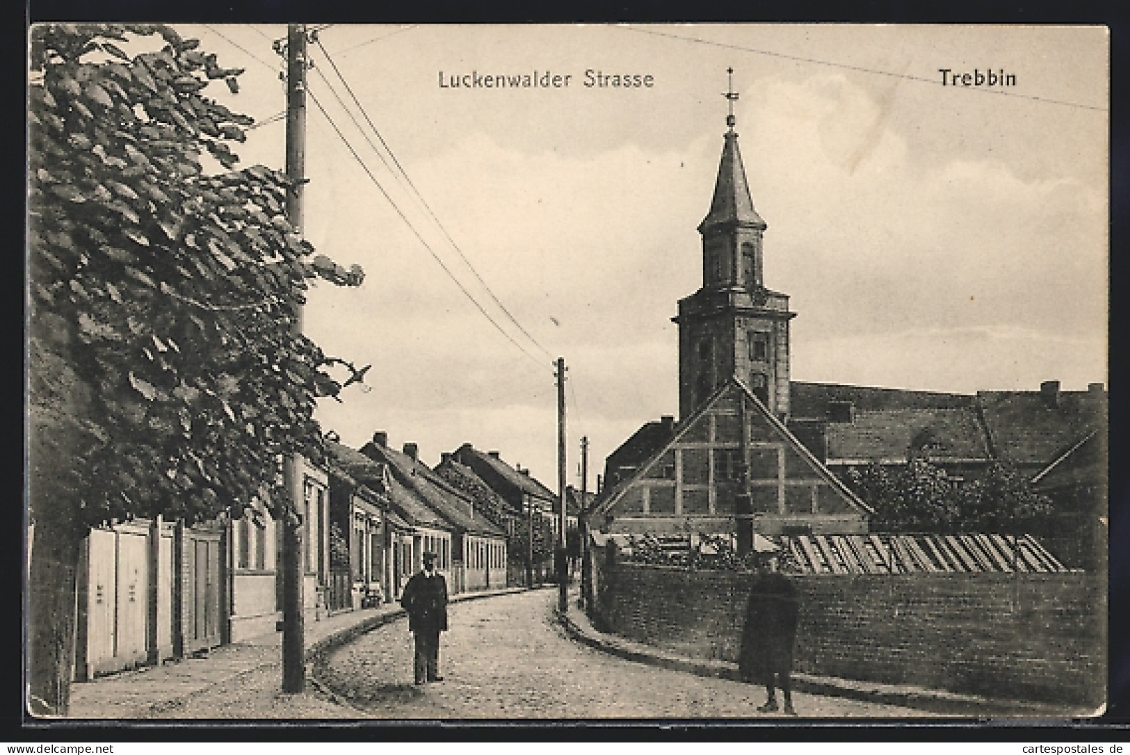 AK Trebbin, Luckenwalder Strasse mit Kirche
