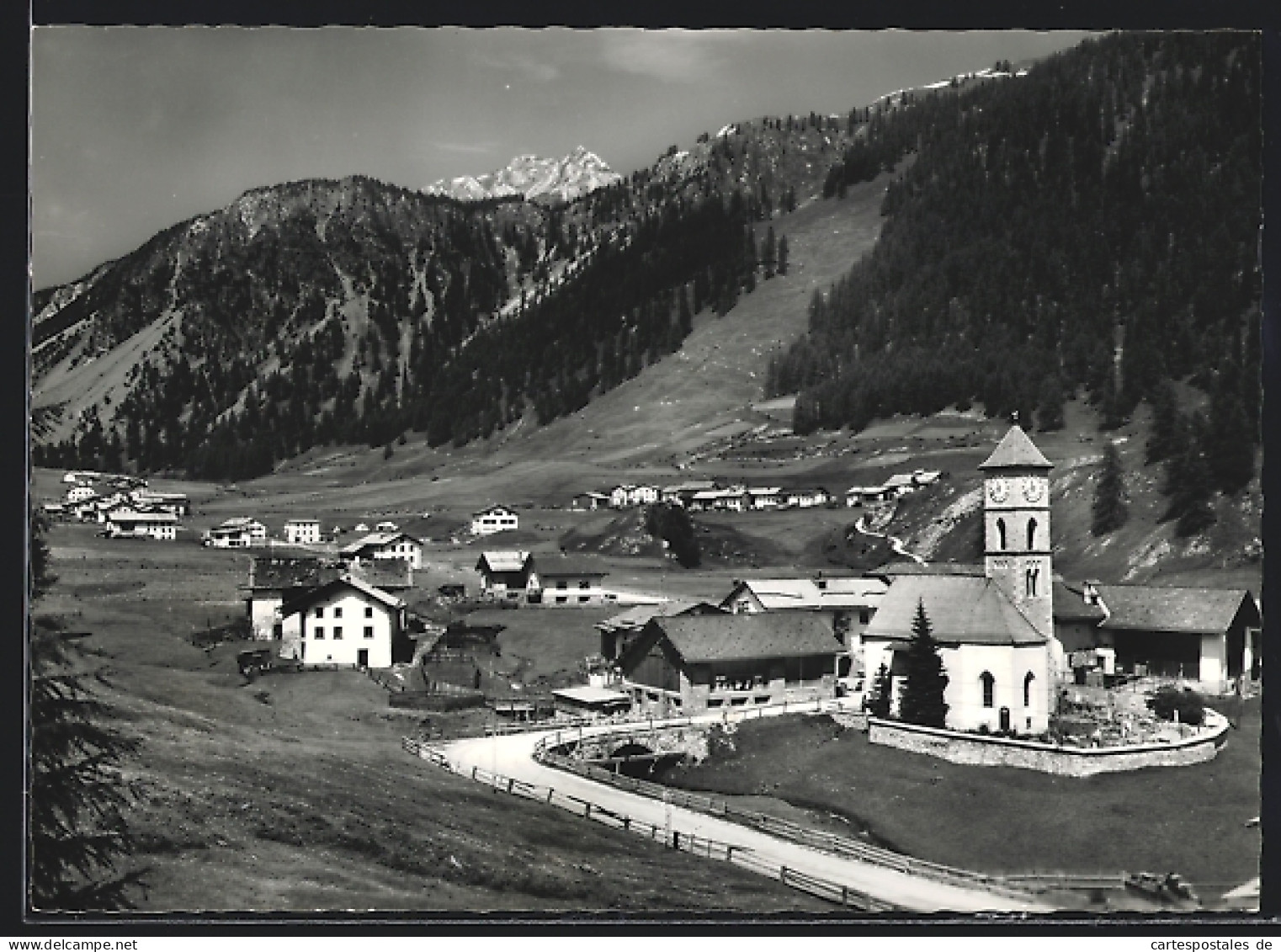 AK Tschierv, Ortsansicht mit Kirche