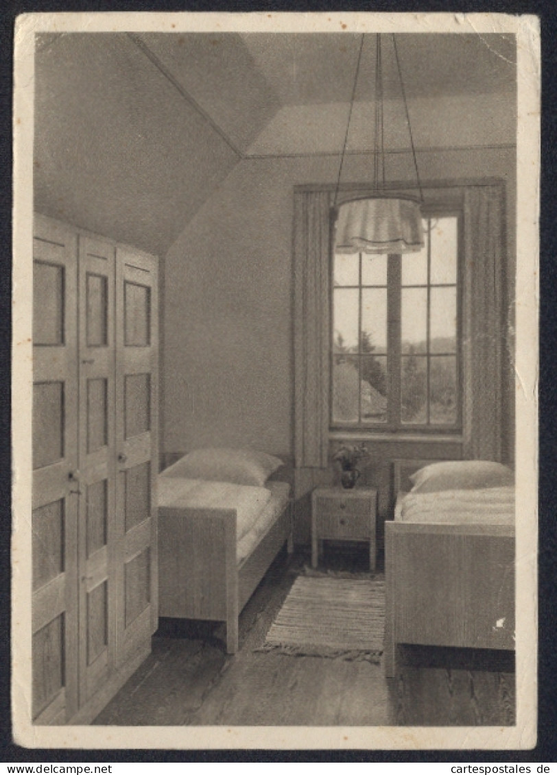 AK Tübingen, Einfaches Gästezimmer mit zwei Betten und Schrank