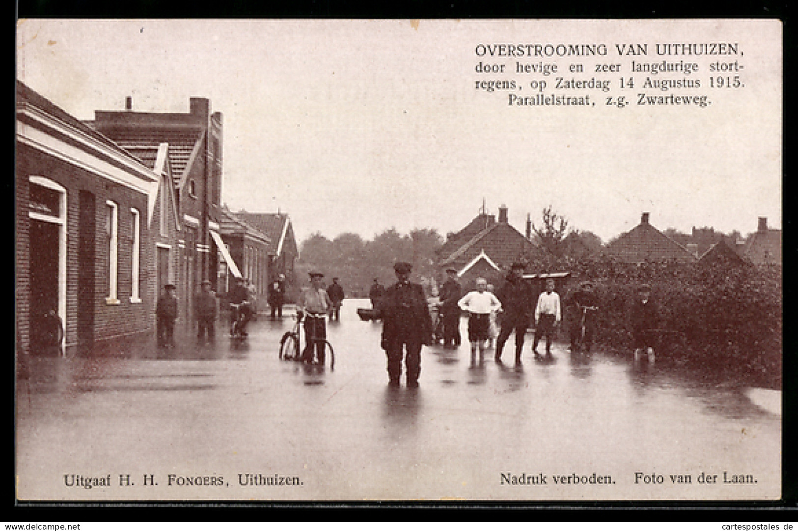 AK Uithuizen, Overstrooming 14. Augustus 1915, Parallelstraat z.g. Zwarteweg, Hochwasser