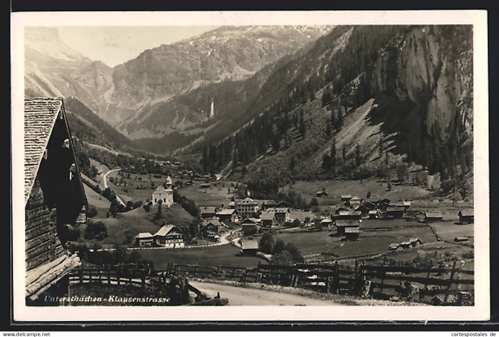 AK Unterschächen (Klausenstrasse), Ortsansicht mit Umgebung
