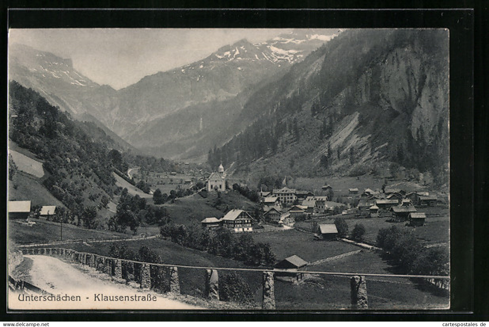 AK Unterschächen (Klausstrasse), Ortsansicht vom Weg aus