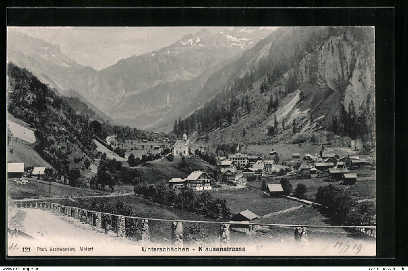 AK Unterschächen (Klausstrasse), Ortsansicht vom Weg aus