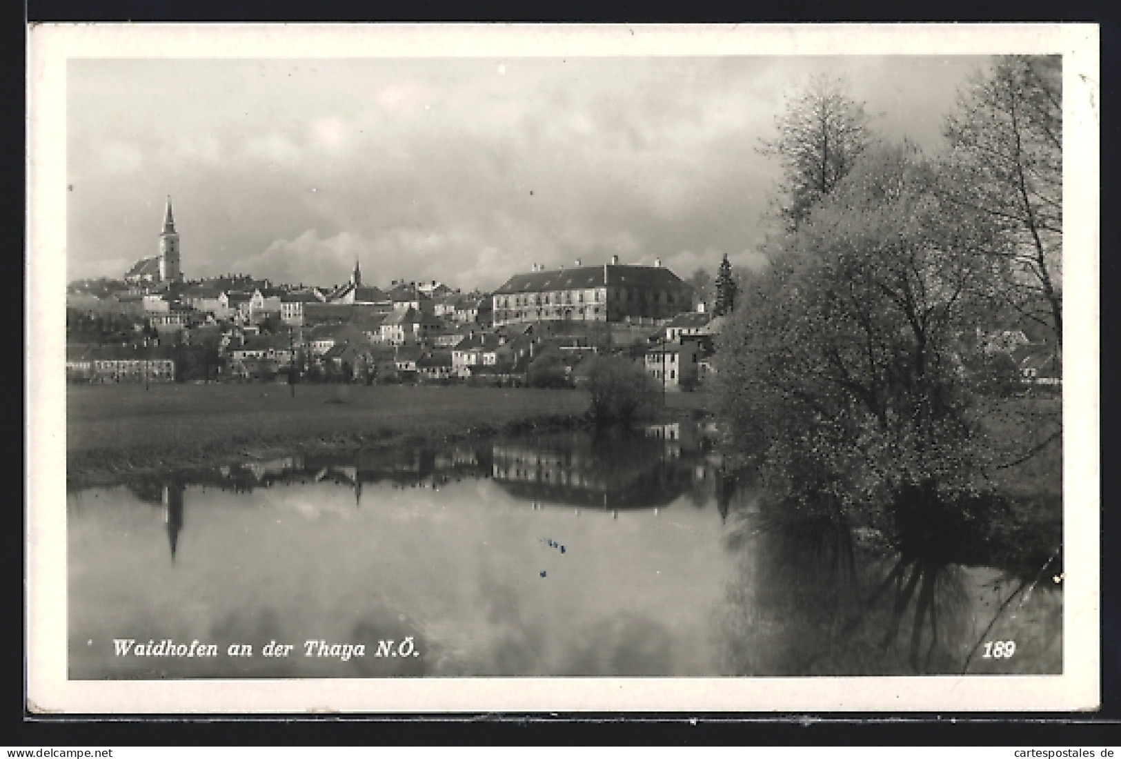 AK Waidhofen an der Thaya, Stadtansicht mit Uferpartie