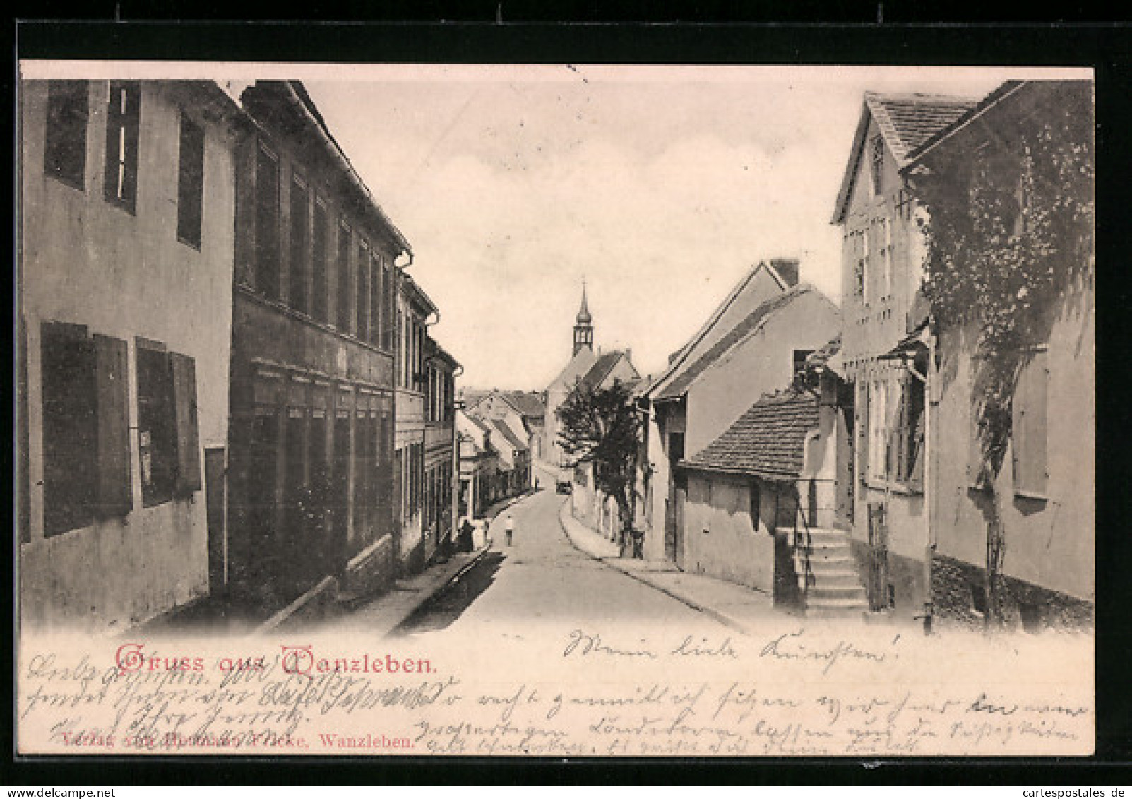 AK Wanzleben, Strassenpartie mit Blick zur Kirche