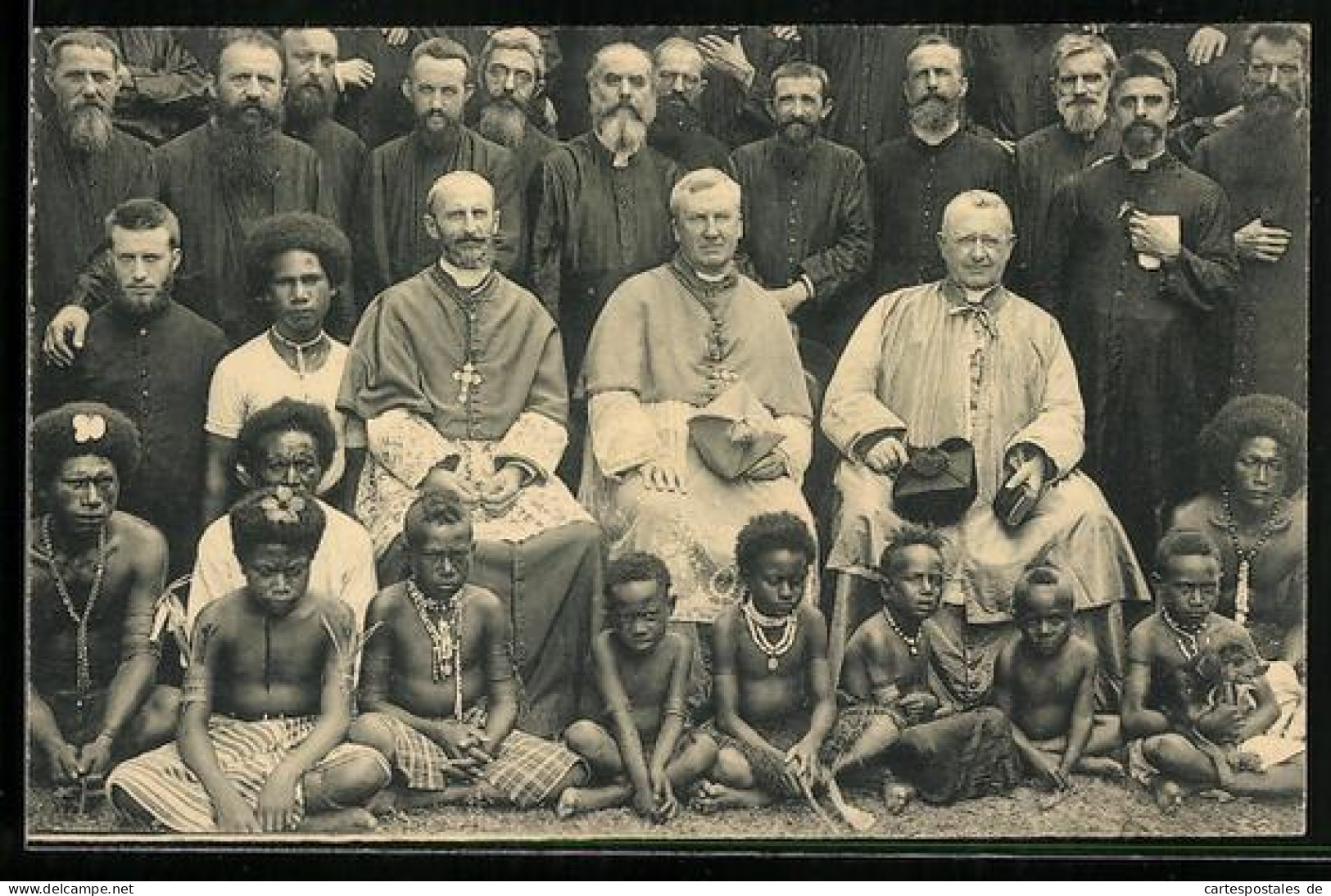 AK Yule / Papua-Neuguinea, Jubilé épiscopal de Mgr. de Boismenu, Missionare und Einheimische