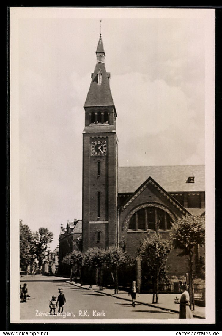AK Zevenbergen, R.K. Kerk, toren en straatbeeld