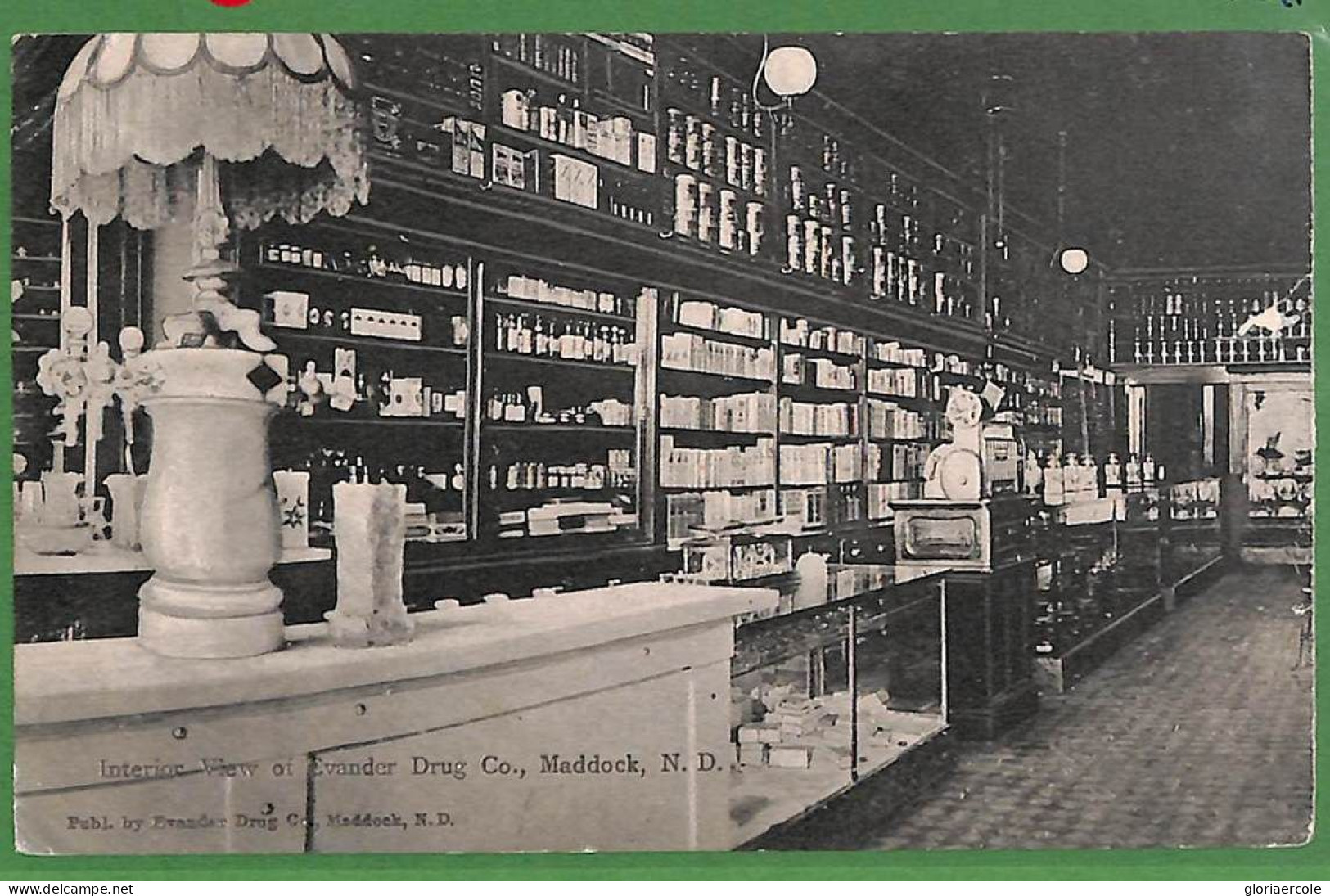 ak8253 - USA - VINTAGE POSTCARD - North Dakota, Maddock  DRUG STORE