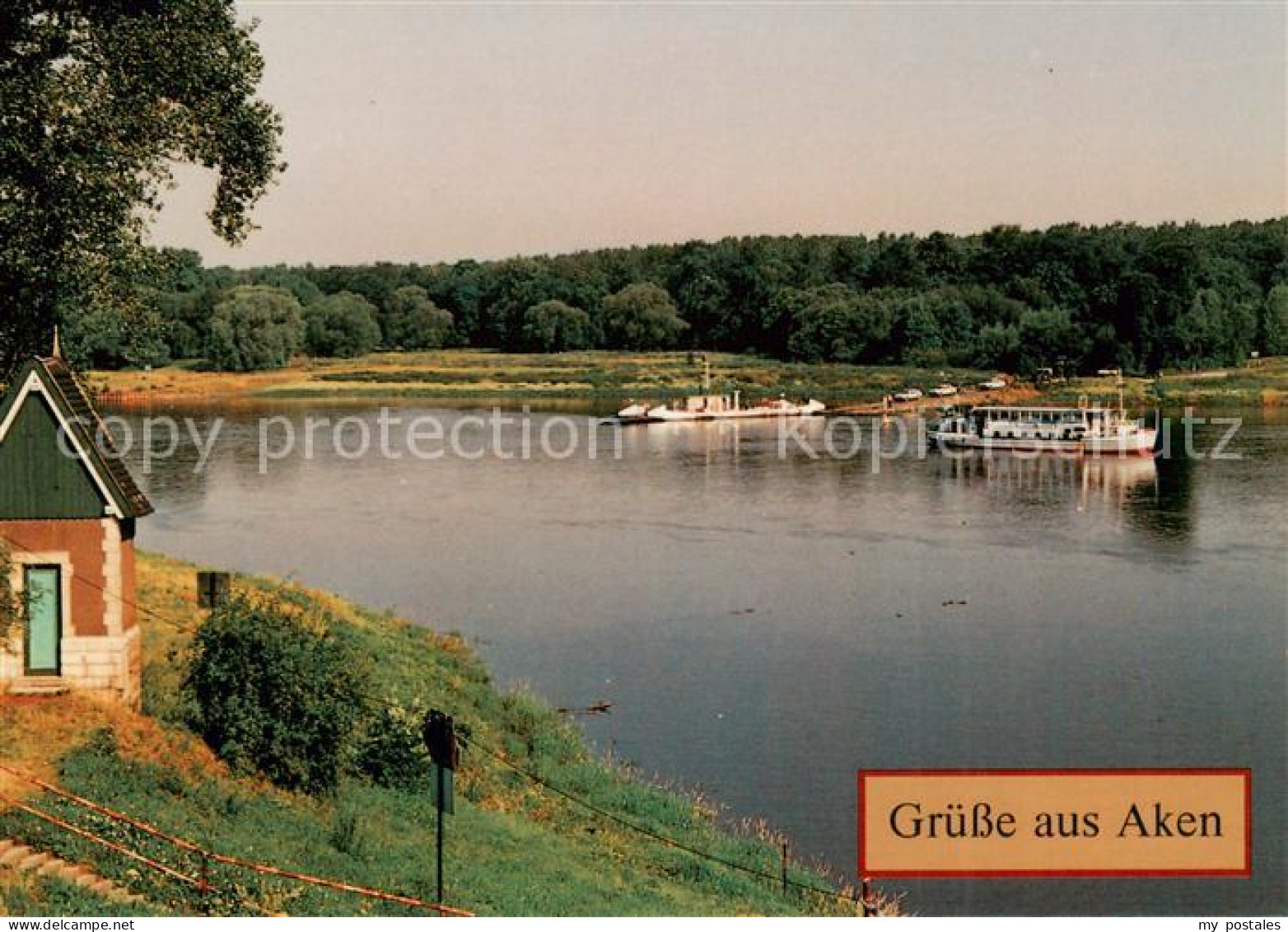Aken Elbe Pegelhaeuschen Faehre MS Tourist