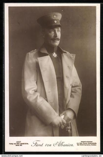 AK Fürst von Albanien in Uniform mit Orden und Schirmmütze