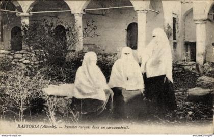 CPA Kastoria Albanien, Türkinnen in einer Karawanserei