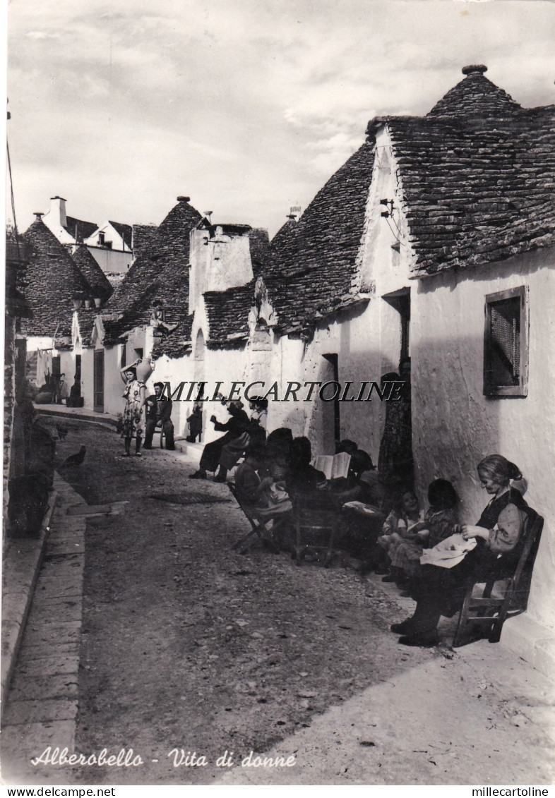 ALBEROBELLO:  Vita di Donne    1954