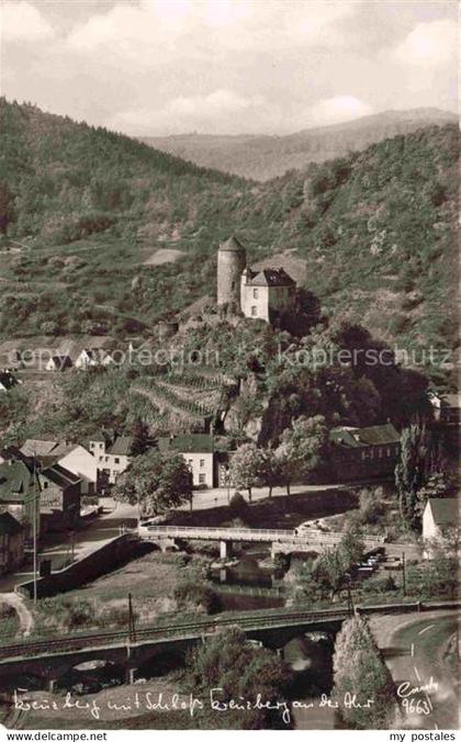 Kreuzberg Ahr Altenahr Ahrweiler Rheinland-Pfalz Panorama mit Burg Kreuzberg