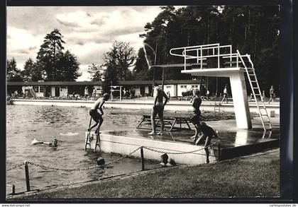 AK Uelsen, Waldbad mit Schwimmern am Sprungturm